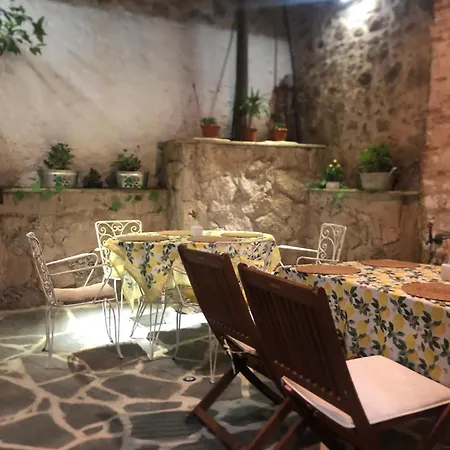 Tarihi Guelsuen Hanim Konagi Guest house