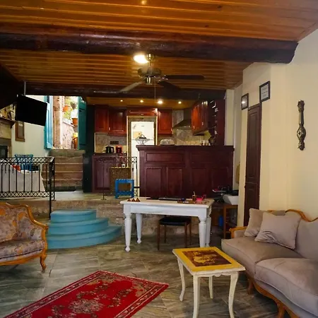 Tarihi Guelsuen Hanim Konagi * Ayvalik