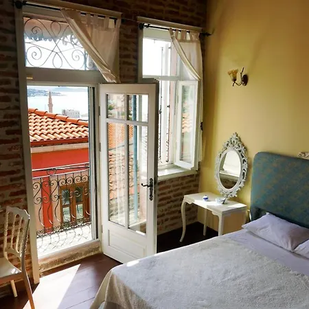 Tarihi Guelsuen Hanim Konagi Panzió Ayvalı