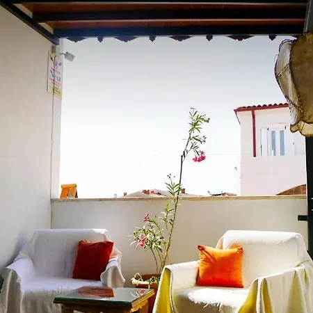 Tarihi Guelsuen Hanim Konagi Ayvalik