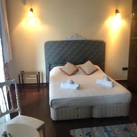 Tarihi Guelsuen Hanim Konagi Bed & Breakfast Ayvalik